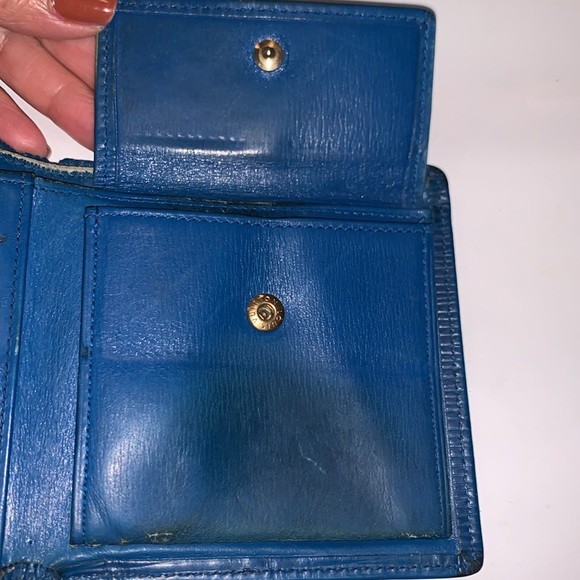 Authentic Louis Vuitton Epi Marco Wallet. Code# MI0992.  Offers are welcome 🌸 - Picture 11 of 15